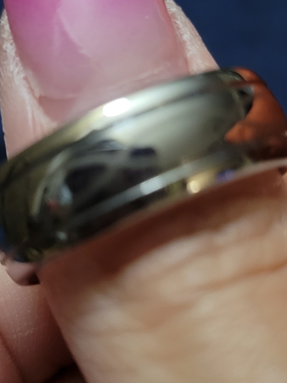 Men's Grey Titanium Infinity Ring with Engraved Ridge - Picture 2 of 7